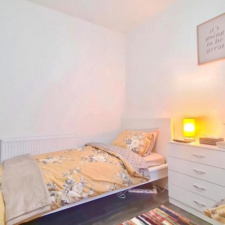 Deluxe Private Room In Manor Park London Eksteriør billede