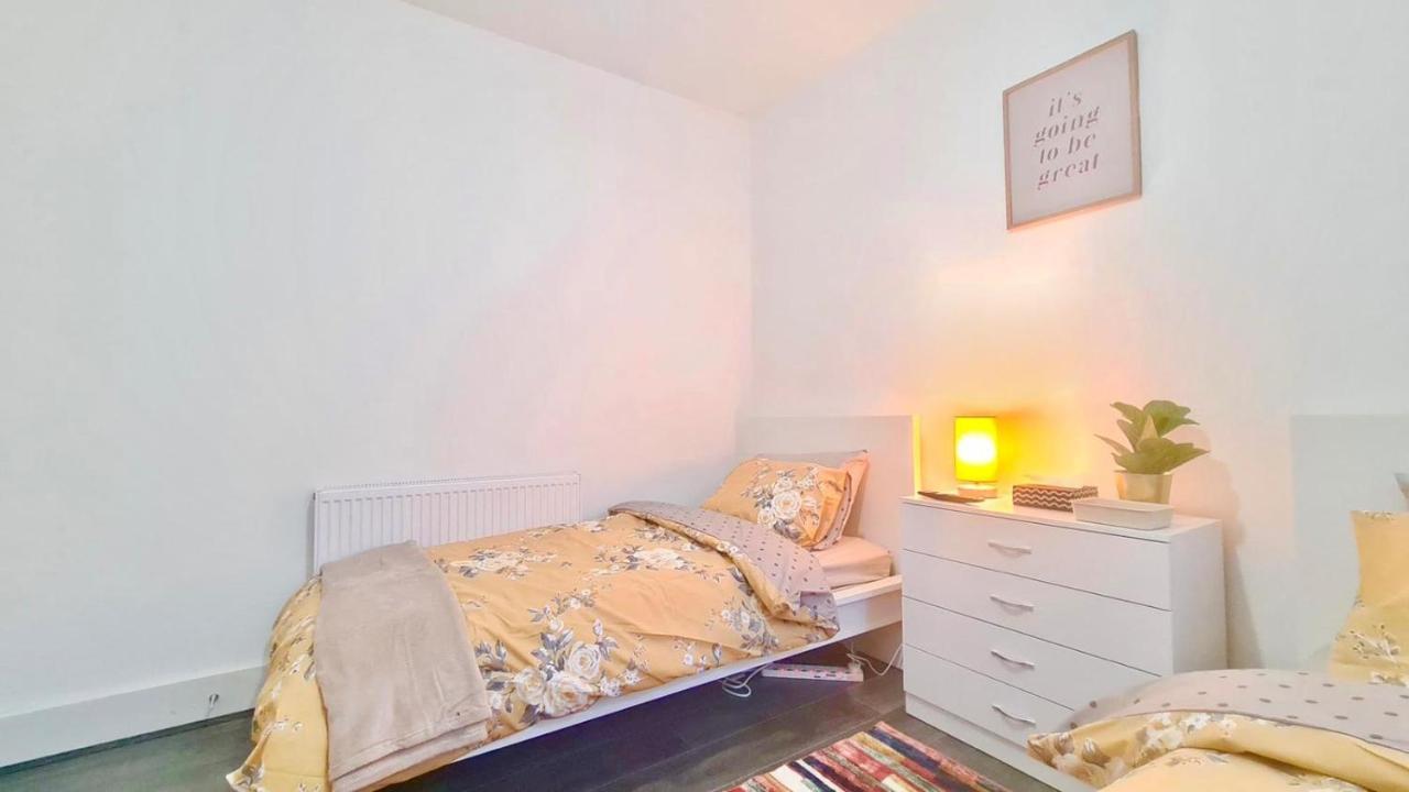 Deluxe Private Room In Manor Park London Eksteriør billede